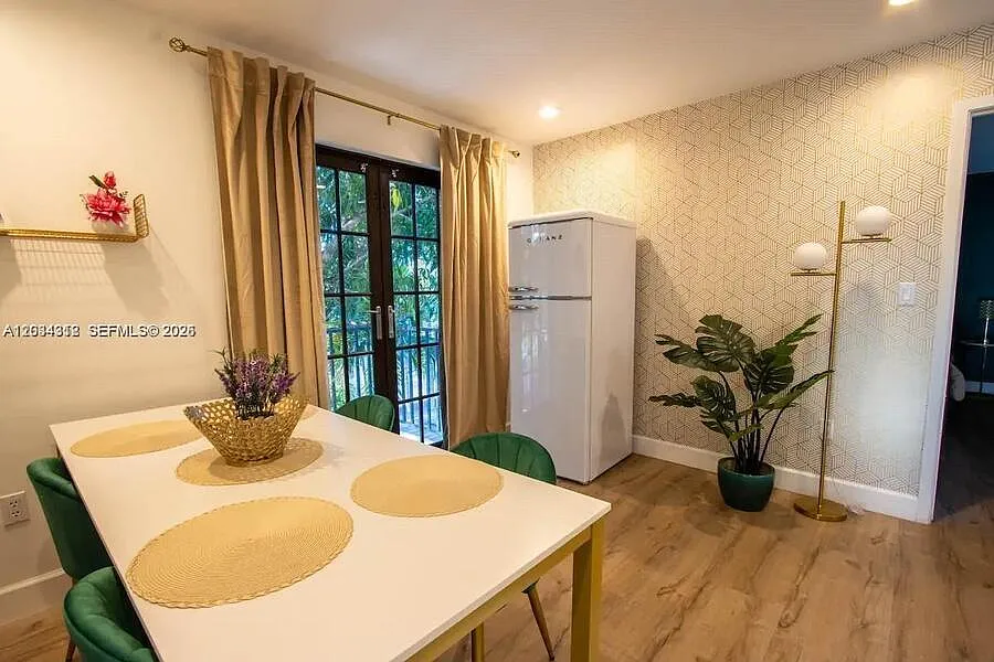 2 bed, 750 sqft, $2,600 — Photo 3