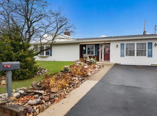 52 Post Ln, Levittown, PA 19054