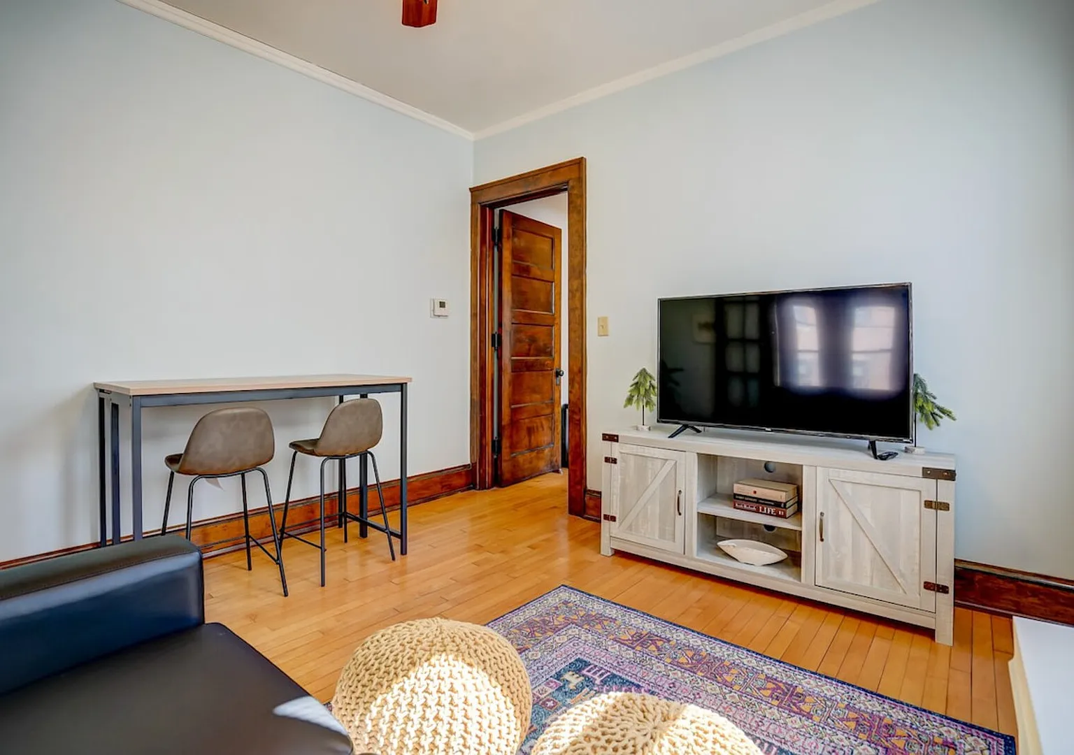 Willy St 2 Work Spaces 2 King Beds Prime Loc! — Photo 2