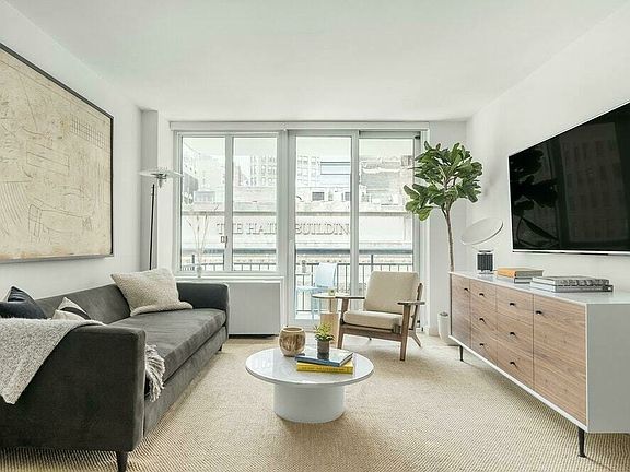 5th image of 70 W 37th St #2010