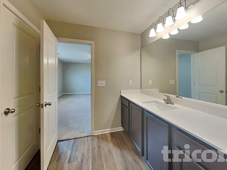1942 Hudson Dr — Photo 7