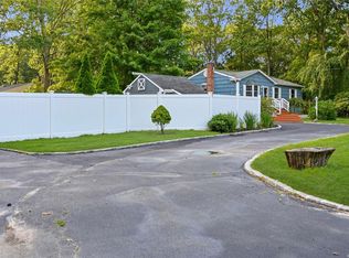 24 Crescent Bow, Ridge, NY 11961