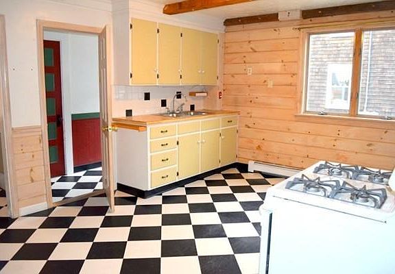 3rd image of 33 Alden St