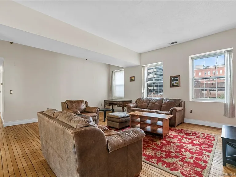 196 Crown St #310 — Photo 4