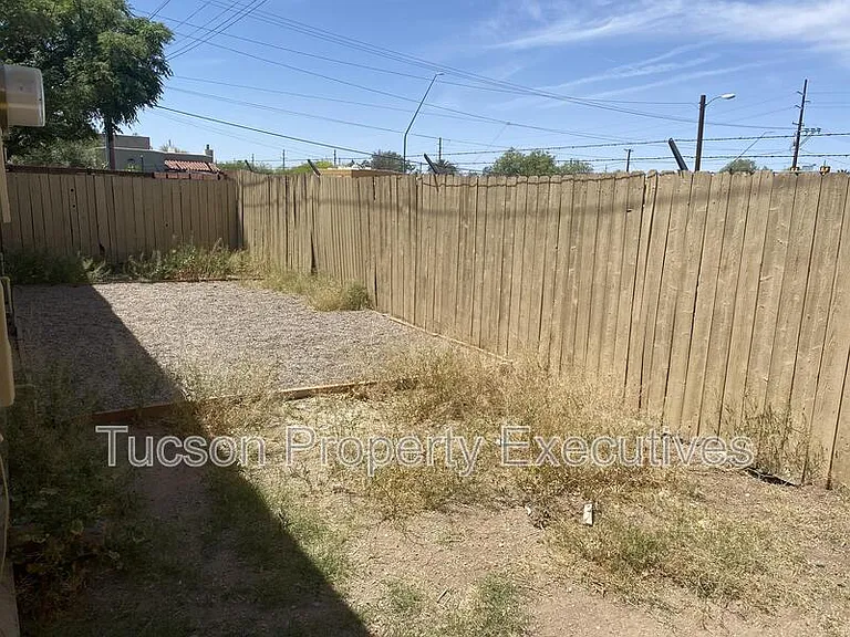 2632 N Stone Ave #9 — Photo 17