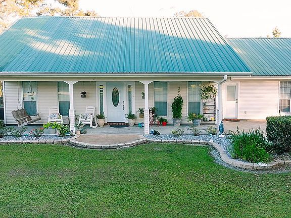 2nd image of 513 E Bayou Rd