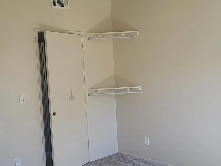 27377 Crossglade Ave — Photo 20