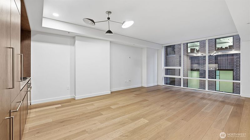 5th image of 121 Stewart Street #905