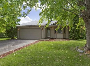 950 99th Cir NE, Blaine, MN 55434