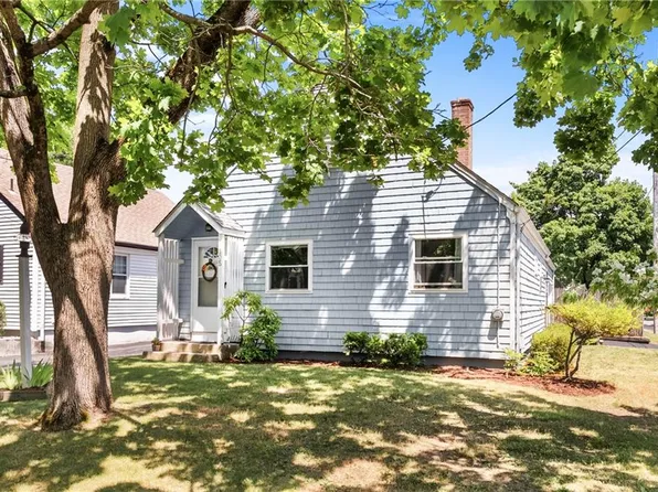 105 Ballston Ave, Pawtucket, RI 02861
