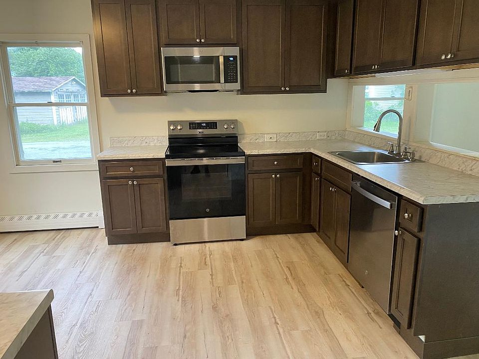REMODELED KITCHEN / NEW APPLIANCES THRU OUT INCLUDING DISHWASHER & MICROWAVE