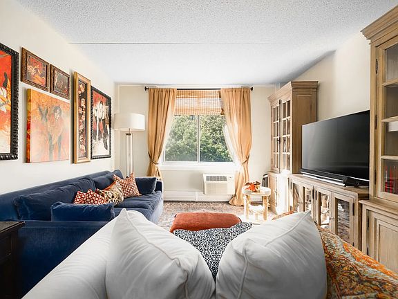 3rd image of 102 Bradhurst Ave APT 702