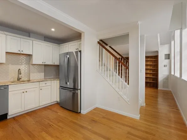 106 13th St APT 312, Charlestown, MA 02129