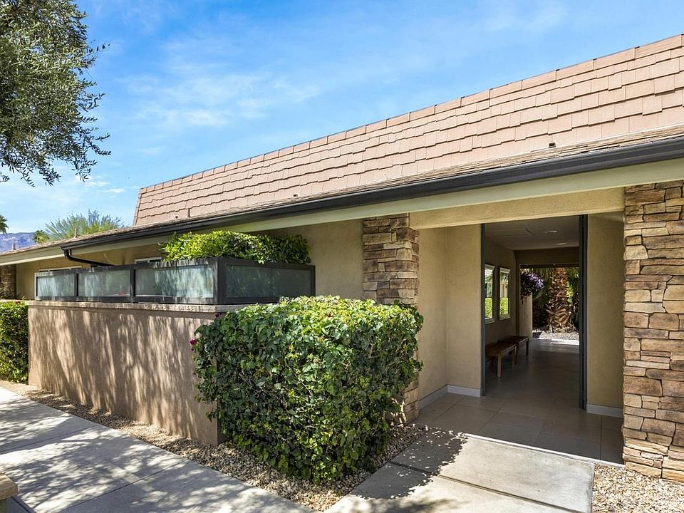 Secured gated entry way