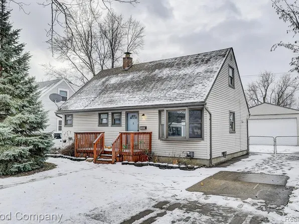 25855 Mackinac St, Roseville, MI 48066