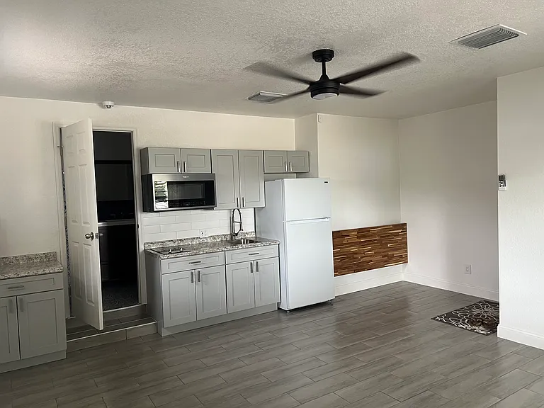 1809 Barksdale Dr — Photo 7