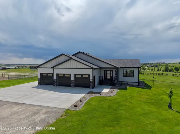 4383 Acres Dr, Dickinson, ND 58601