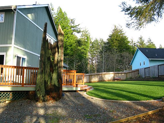 Huge backyards and deck!