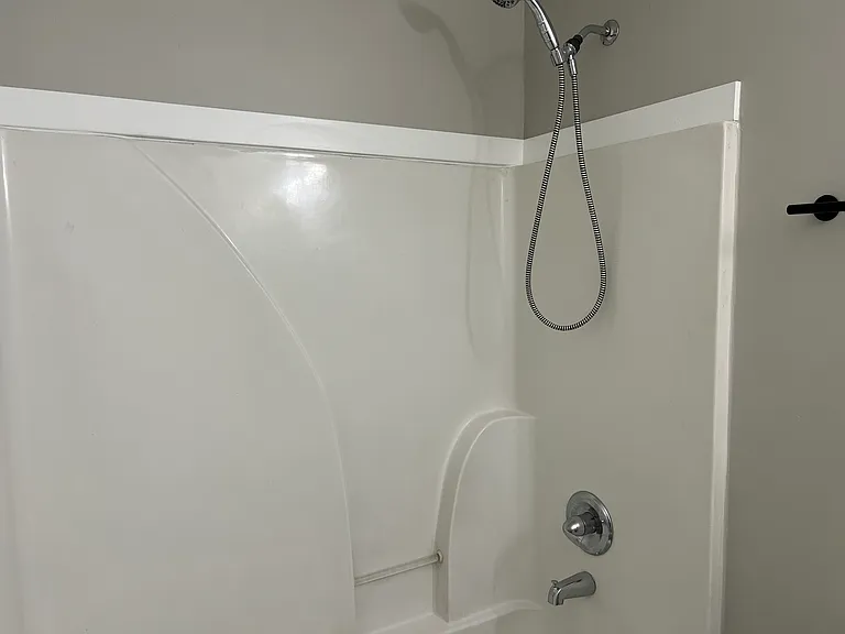 1909 Owen St — Photo 11