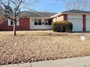 2617 Delaware Dr, Springfield, IL 62702