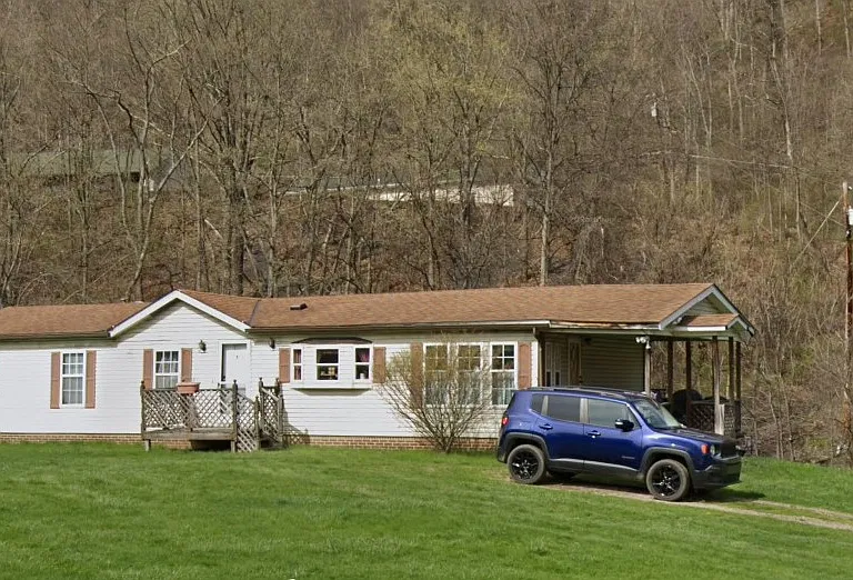 120 Blythe Rd — Photo 1