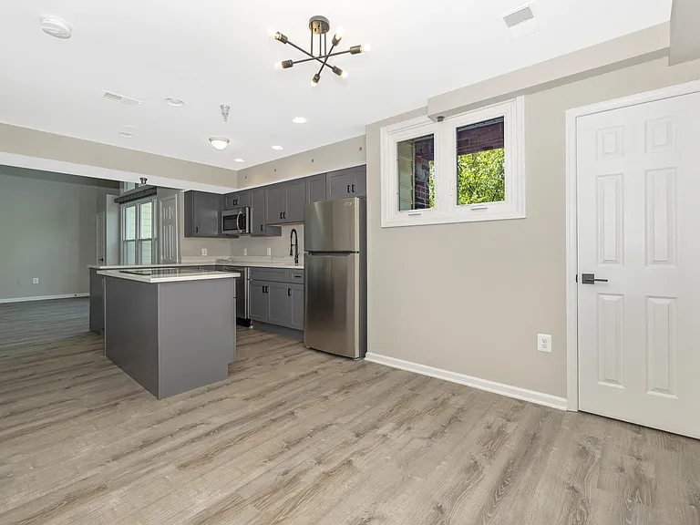 205 N Market St #2D — Photo 17
