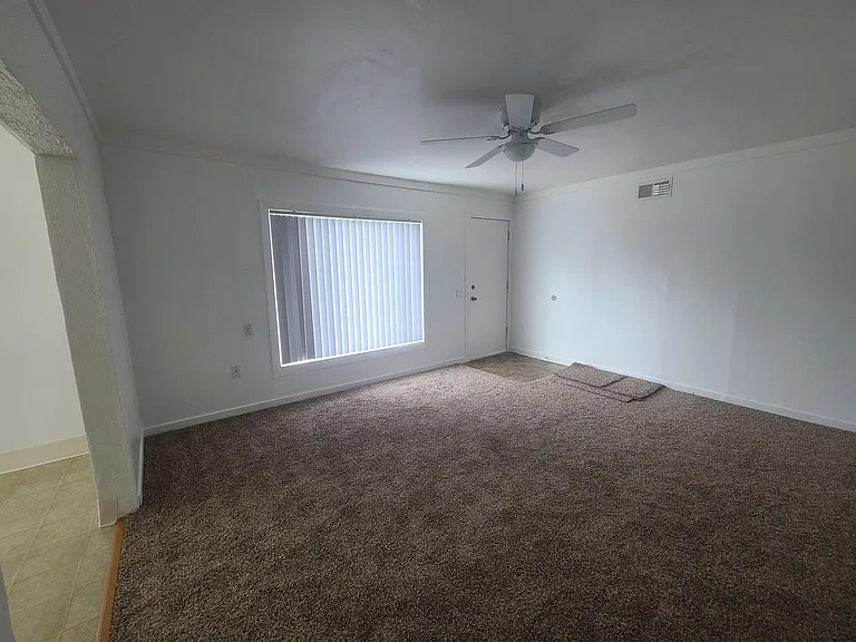 372 SW Donald St — Photo 2