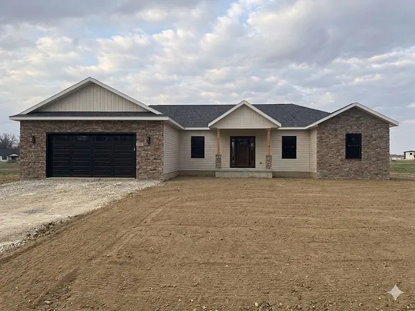 13147 N Country Club Rd, Effingham, IL 62401