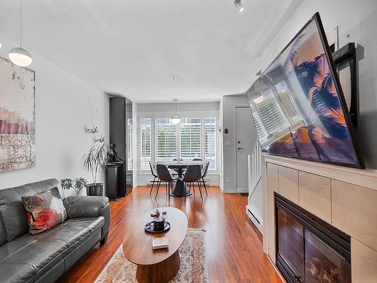 2106 Yew St — Photo 6