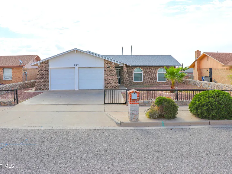 11052 Middledale St — Photo 1