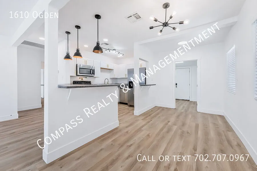 4 Bedrooms 2 full kitchens Section 8 Approved! — Photo 4