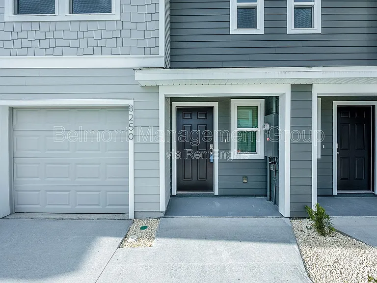 8250 SW 67th Ave — Photo 2