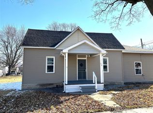 214 2nd St, Carrollton, IL 62016