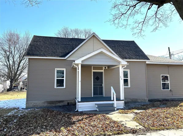 214 2nd St, Carrollton, IL 62016