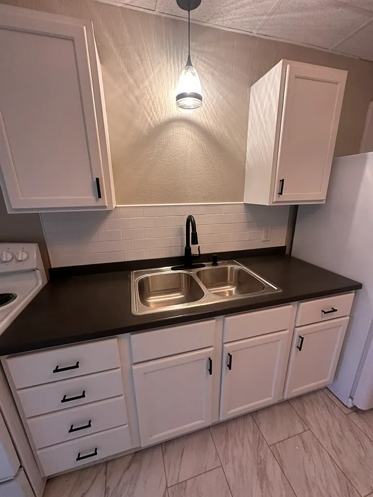 116 N 12th St - B — Photo 4