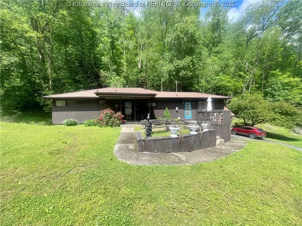 731 85th St, Marmet, WV 25315