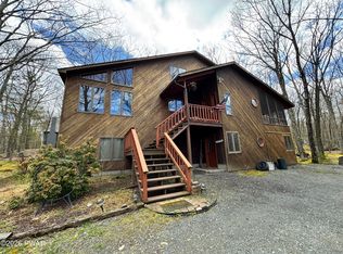 225 Basswood Dr, Lords Valley, PA 18428