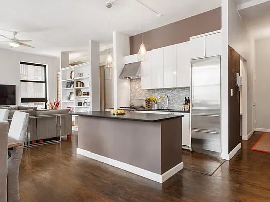 Sold by Sotheby's International Realty | media 27