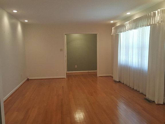 4th image of 2803 Berkley Dr