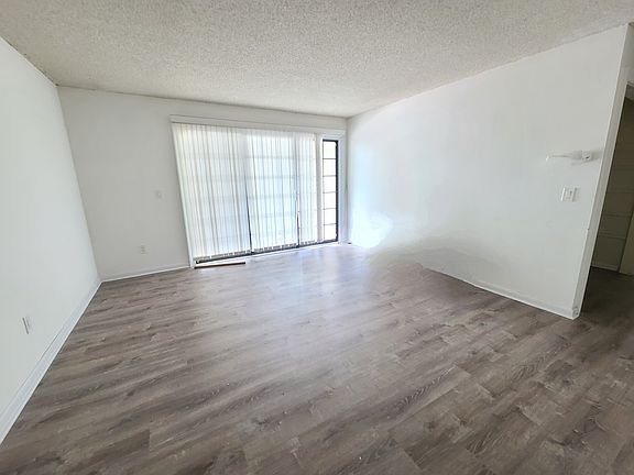 2nd image of 126 Sussex Pl #126