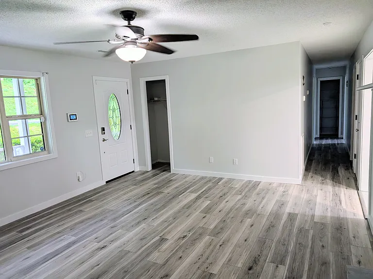 130 Hillside Dr — Photo 5