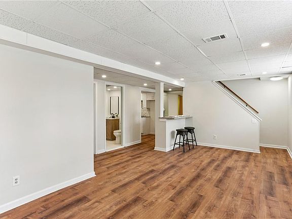 2nd image of 2888 Bonanza Dr #B