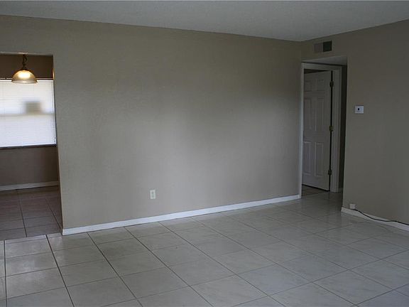 2nd image of 4024 Pinckney Dr