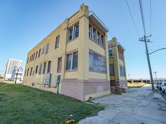 3rd image of 111 Oriental Ave