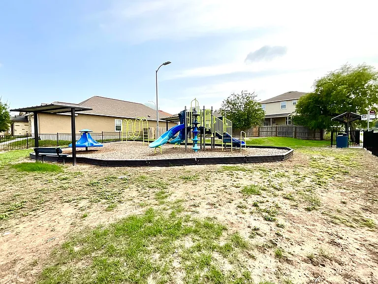 6911 Hallie Rdg — Photo 32