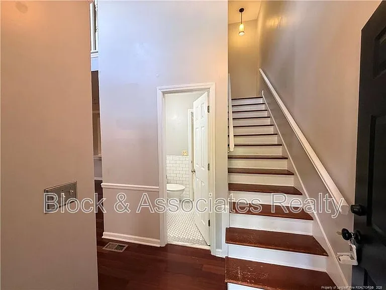 155 S Ashe St — Photo 3