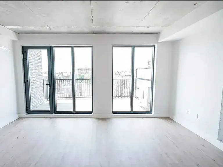 815 Flatbush Ave #Penthouse 20 — Photo 4