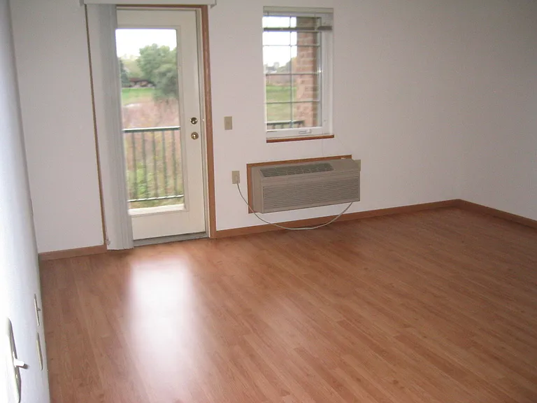 Windsor Pond Apartments — Photo 16