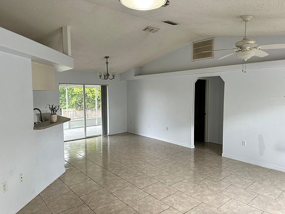 4th image of 7846 Empire Ct