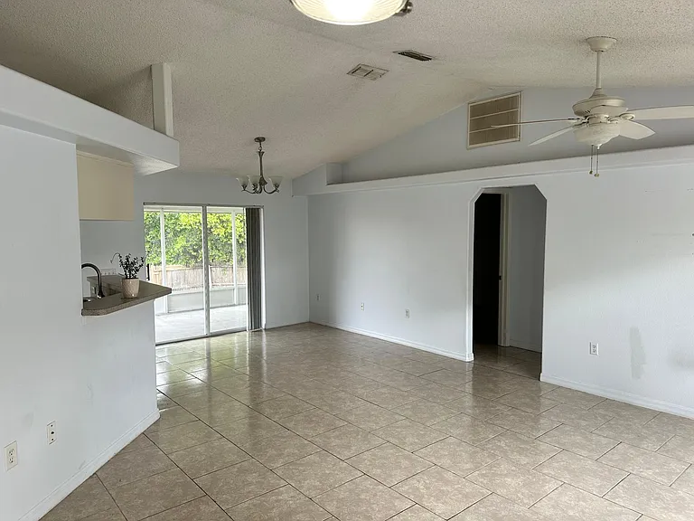 7846 Empire Ct — Photo 4